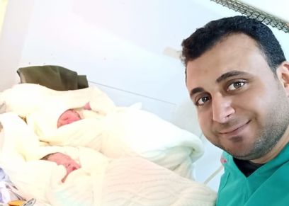 طبيب مطروح عقب نجاحة في علاج سيدة حرمت من الانجاب سنوات ووضعت توأم