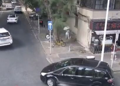 امرأة تفقد حياتها بعد دهسها اسفل سيارة