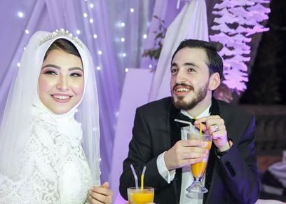 الشاعر محمد إبراهيم وزوجته أيه