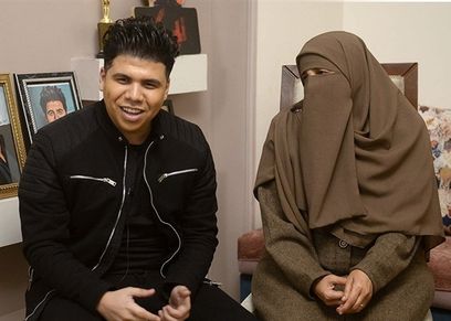عمر كمال ووالدته