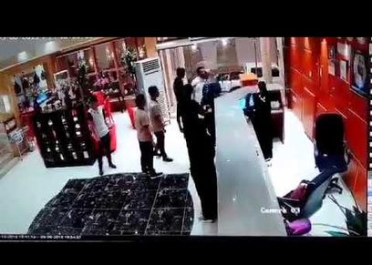 مشاجرة بين موظفة الاستقبال ونزيل