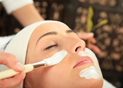 العسل والأسبرين.. طريقة طبيعية لبشرة نضرة