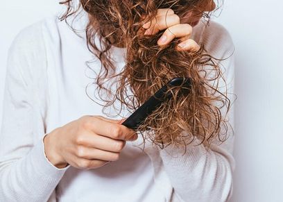 جوجل ديسكفري--- تناولها باستشارة طبيب.. 5 فيتامينات تساعد على نمو الشعر