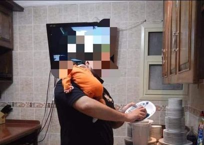 رجل يطلق زوجته بسبب أغنية مسيطرة