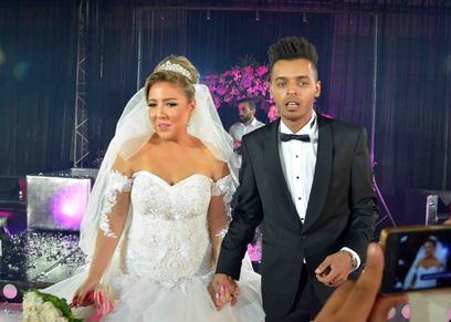 اشهر فنانات ارتدين الكوتشي في الزفاف