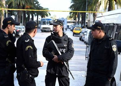 عجوز تونسية تتعرض للسرقة ومواطنون يجمعون لها المال