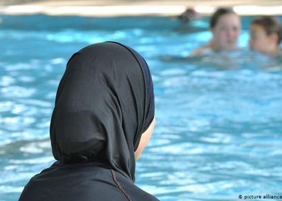 سباحة