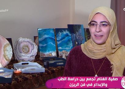 طالبة تجمع