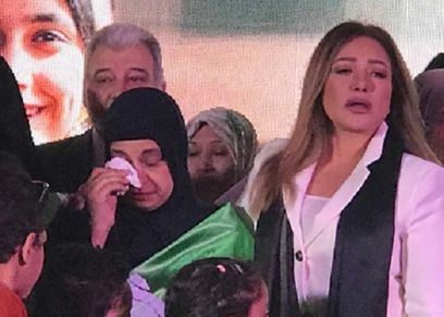 عاطفة الأمومة تتجلى.. مواقف لـ ليلى علوي تثبت أن