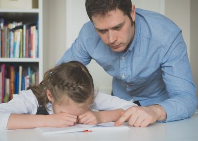كيفية التعامل مع الأبناء وقت ظهور النتيجة - تعبيرية