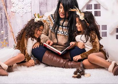 مروة مع بناتها