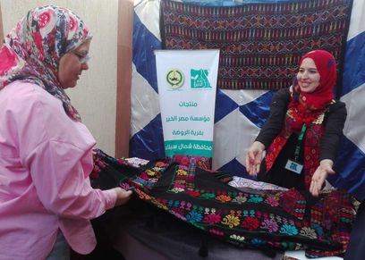رئيس قطاع الغارمين خلال تفقدها معرض