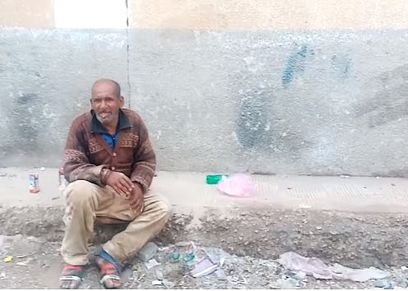 عجوز يتهجم على النساء