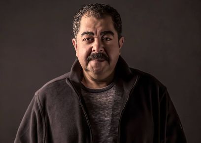 الفنان طارق عبد العزيز