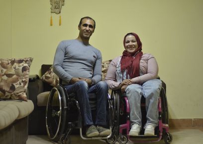محمد وعبير.. زوجان يتحديان الإعاقة بشعار «الكرسى المتحرك أسلوب حياة»
