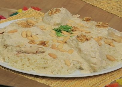 شركسية وسلطه خضراء والحلو زلابية بالسكر البودر