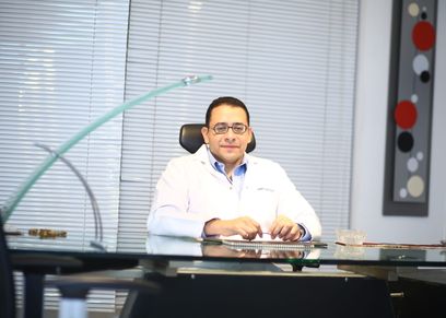 الدكتور عمرو حسن