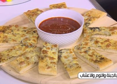 خبز بالجبن والأعشاب والثوم