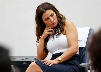 الفنانة صبا مبارك خلال حضور احدى الورش بالمهرجان