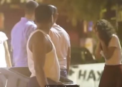 تفاصيل اغتصاب ربة منزل على يد بائع ساعتين .. التحريات: المتهم هددها ب