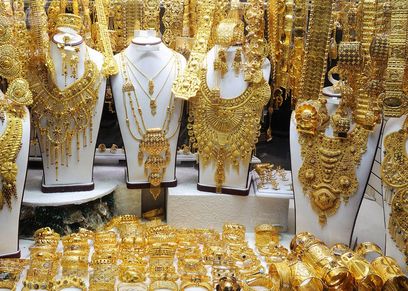 فتاة تقدم على سرقة كيلو ذهب ومبلغ 20 مليون جنية من خطيبها