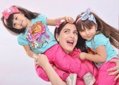 ميرنا وليد وبناتها