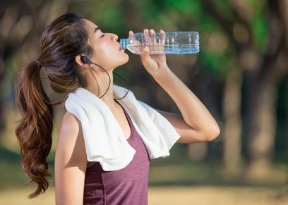 مخاطر إعادة استخدام الزجاجات البلاستيك أكثر من مرة