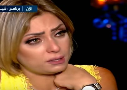ريم البارودي تبكي على الهواء.