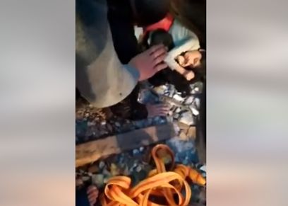 لحظة إنقاذ العائلة السورية
