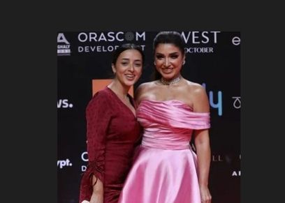 الفنانة روجينا وابنتها مايا