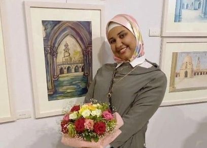 أحلام طالبة بكلية الفنون الجميلة