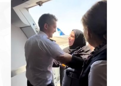الأم ونجلها الطيار