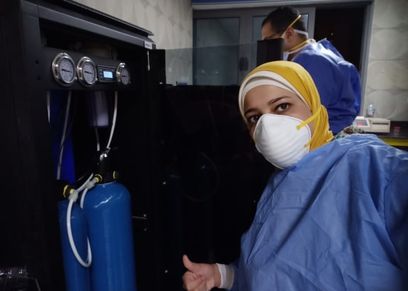 عبير محمد تعمل فنى صيانة الأجهزة الطبية