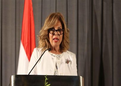 السفيرة مشيرة خطاب