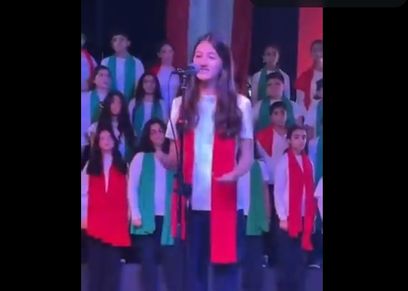 ابنة نانسي عجرم على مسرح مدرستها