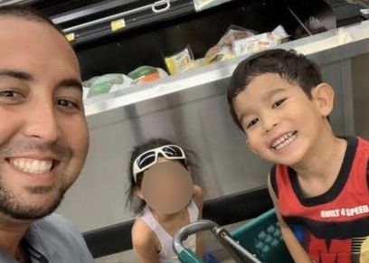 الطفل مع والده