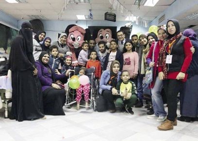 رغم الطقس السىء حفل ترفيهى لدعم مرضى السرطان