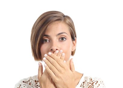 ٧ اسباب تسبب رائحة كريهة للفم