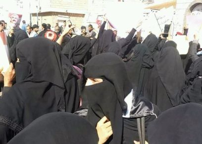يمنيات متظاهرات