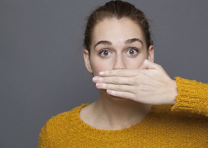 رائحة اليدين الكريهة - تعبيرية