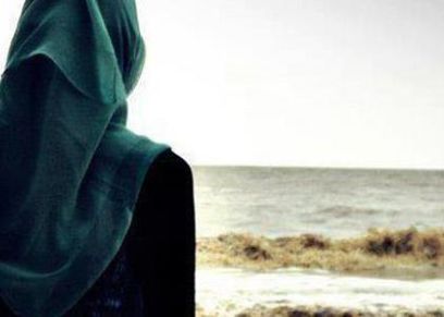 امرأة محجبة