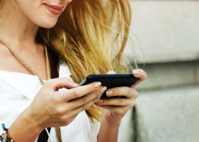 بالفيديو| صينية لعبت لأسبوع كامل على موبايلها.. فعجزت عن الحركة