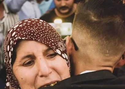 سيدة جزائرية ونجلها