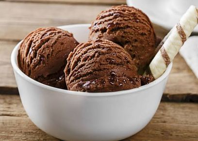 طبق آيس كريم شوكولاتة