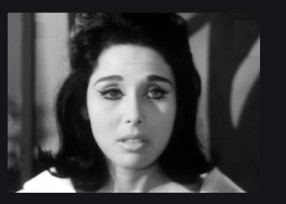 لبني عبد العزيز