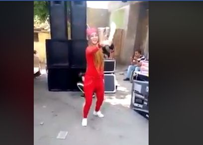 الفتاة