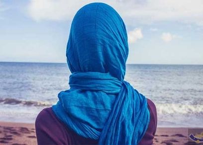 الإفتاء توضح حكم خلع المرأة للحجاب إذا تعرضت للأذى والاعتداء