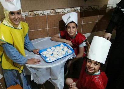 صورة للأطفال خلال كورس الشيف الصغير