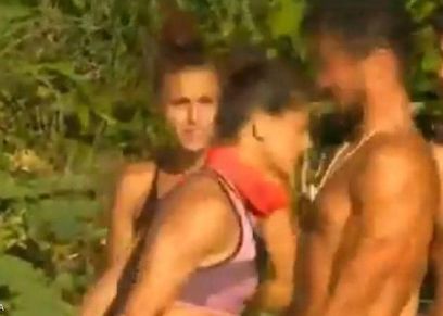 جزء من مقطع الفيديو للمصارعة وهي تكسر أنف الرجل