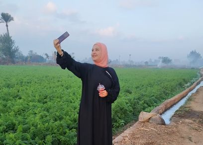 غادة وسط الحقول